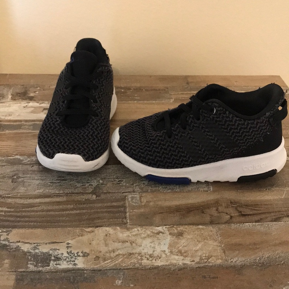 Toddler Adidas size 8 die. Gently worn.